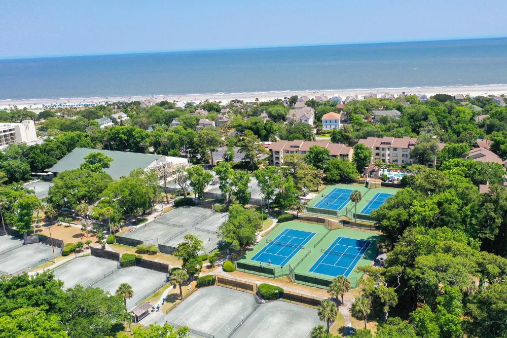 King Two Double Beds Fold Out Couch Sleeps 8 People Bikes & Beach Gear included Free Beach Parking